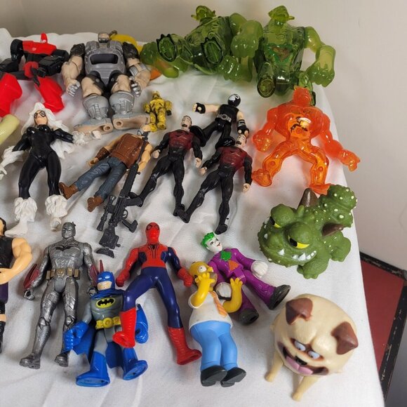 Lot of 34 Misc Action Figures Superhero monsters joker spiderman - Picture 5 of 14